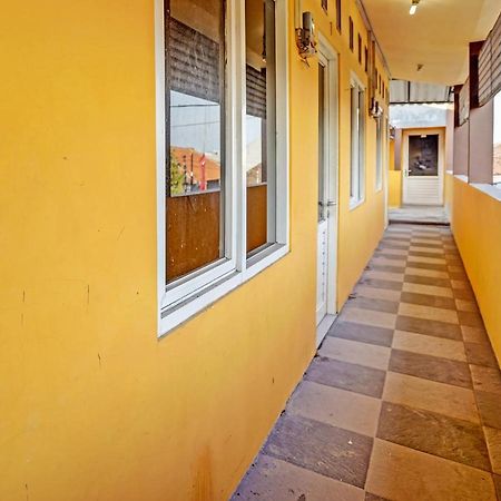 ホテル Spot On 91595 Sruni Syariah Gedangan エクステリア 写真